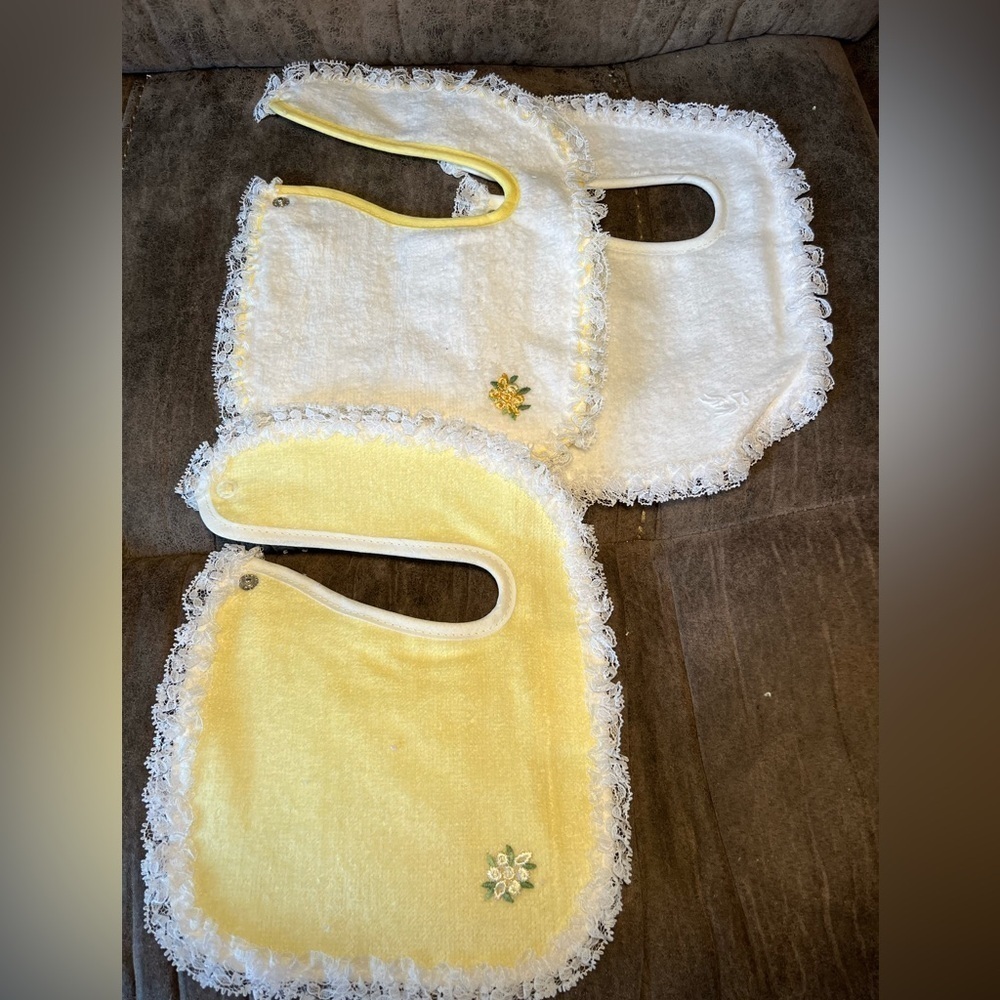 Vintage New Deadstock Dee Dee Givens Floral and Lace Baby Bibs Cotton - Picture 6 of 6